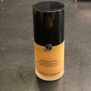 Giorgio Armani luminous silk foundation in 6.25